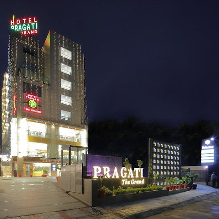 Hotel Pragati The Grand Ahmedabad Buitenkant foto