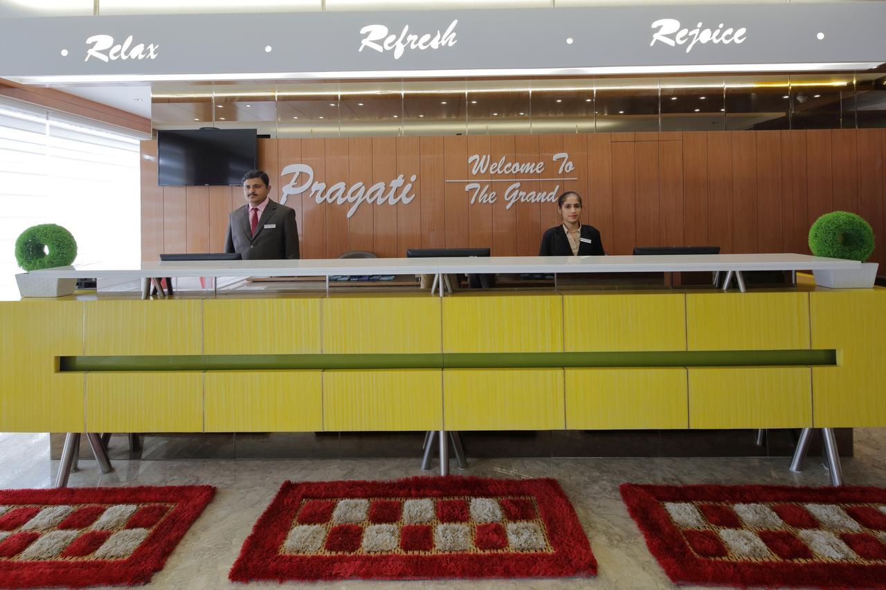 Hotel Pragati The Grand Ahmedabad Buitenkant foto