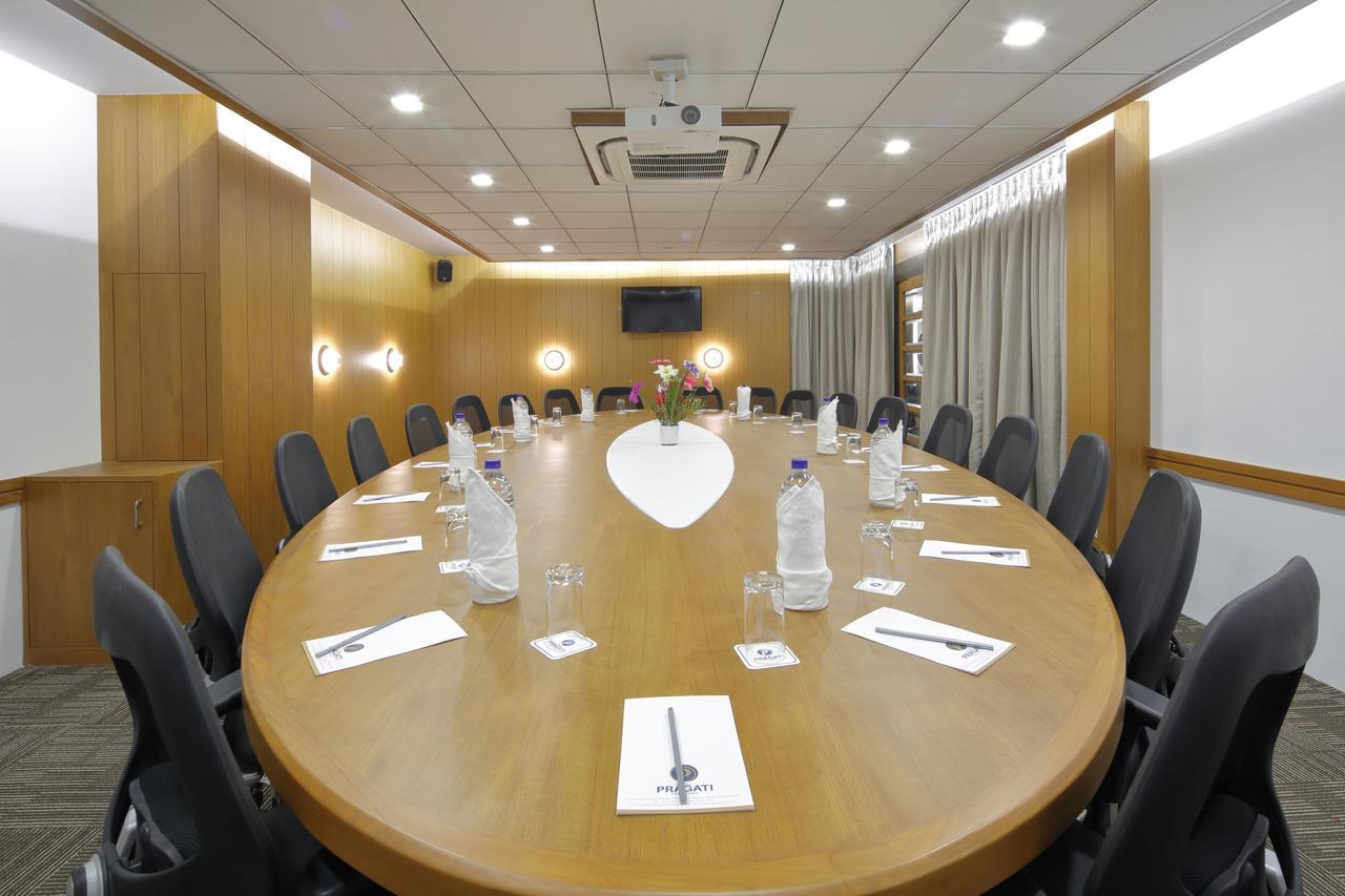 Hotel Pragati The Grand Ahmedabad Buitenkant foto