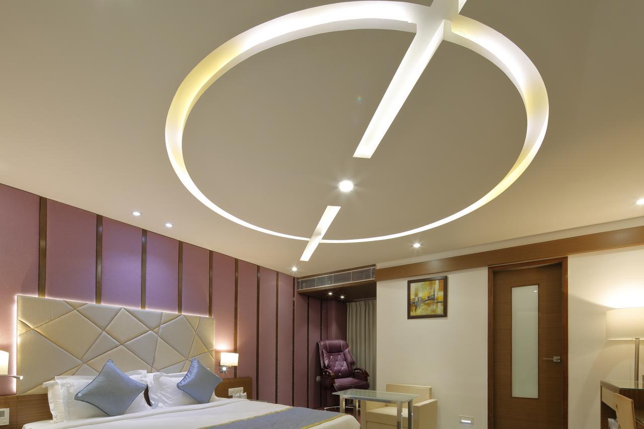 Hotel Pragati The Grand Ahmedabad Buitenkant foto