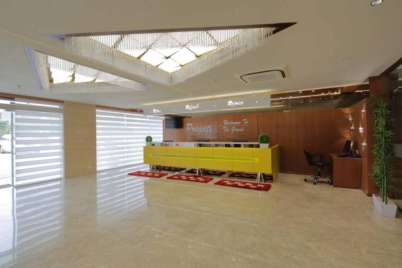 Hotel Pragati The Grand Ahmedabad Buitenkant foto