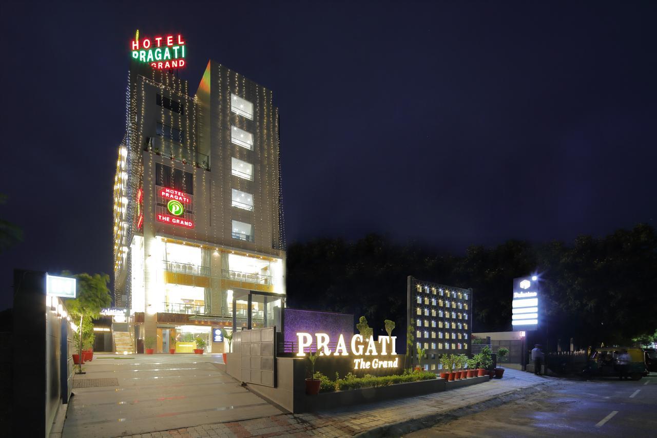 Hotel Pragati The Grand Ahmedabad Buitenkant foto