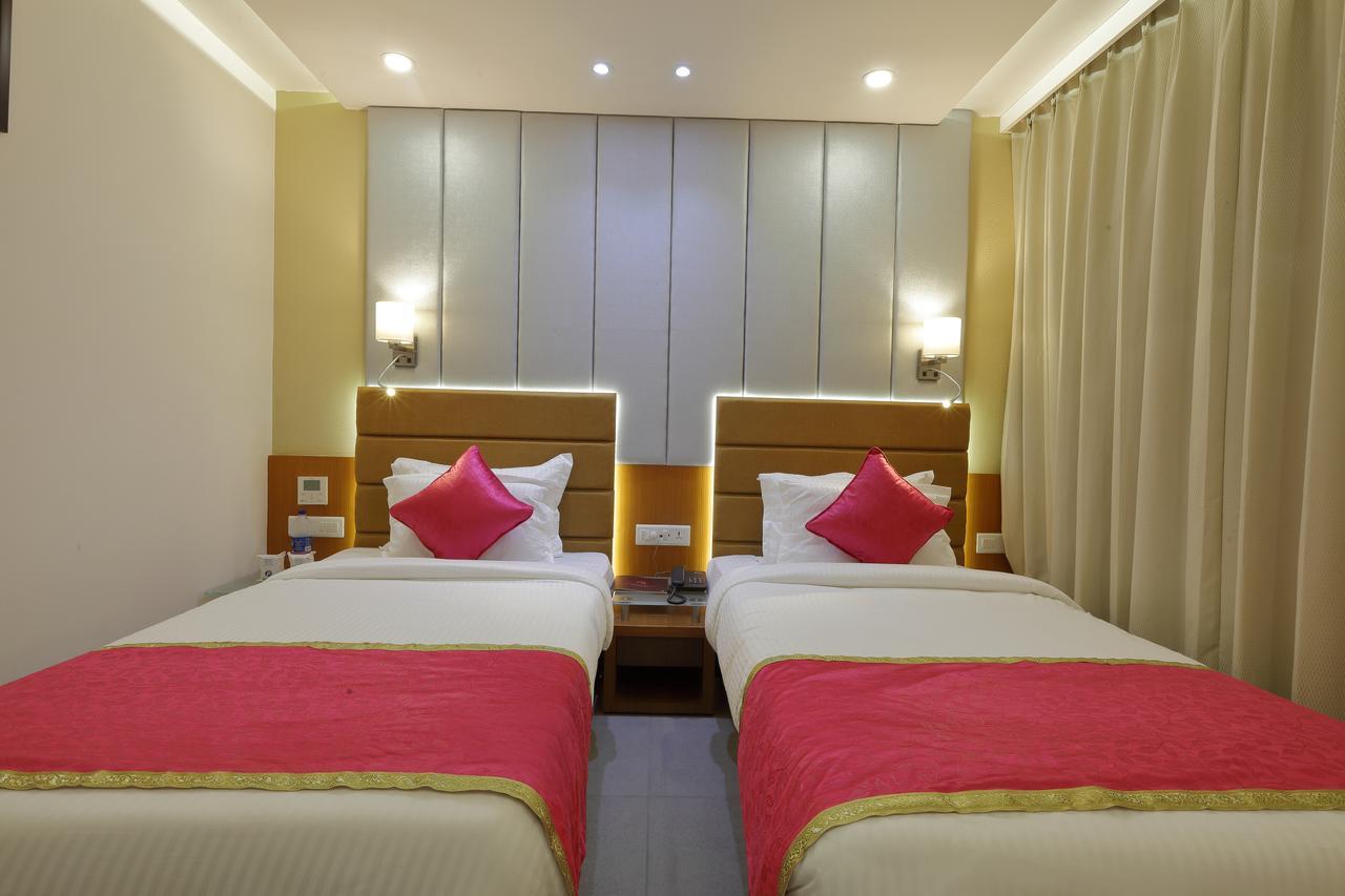 Hotel Pragati The Grand Ahmedabad Buitenkant foto