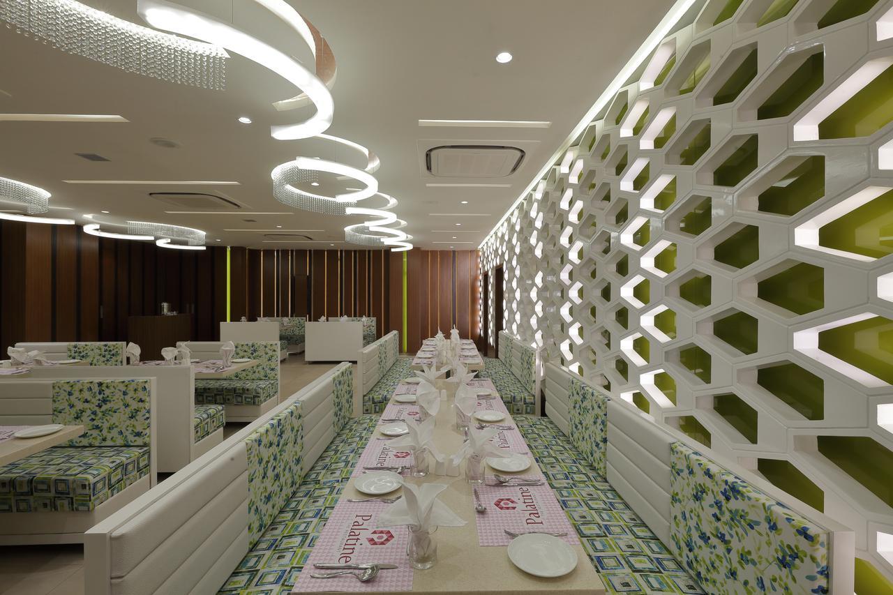 Hotel Pragati The Grand Ahmedabad Buitenkant foto
