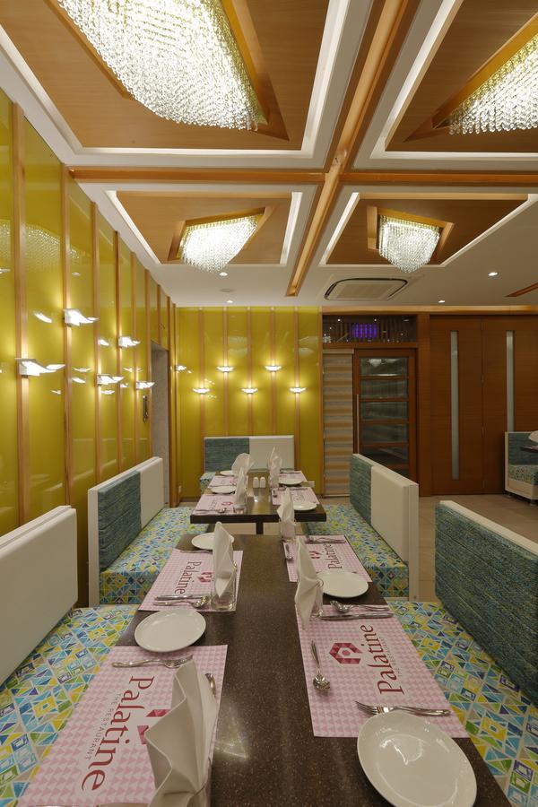 Hotel Pragati The Grand Ahmedabad Buitenkant foto