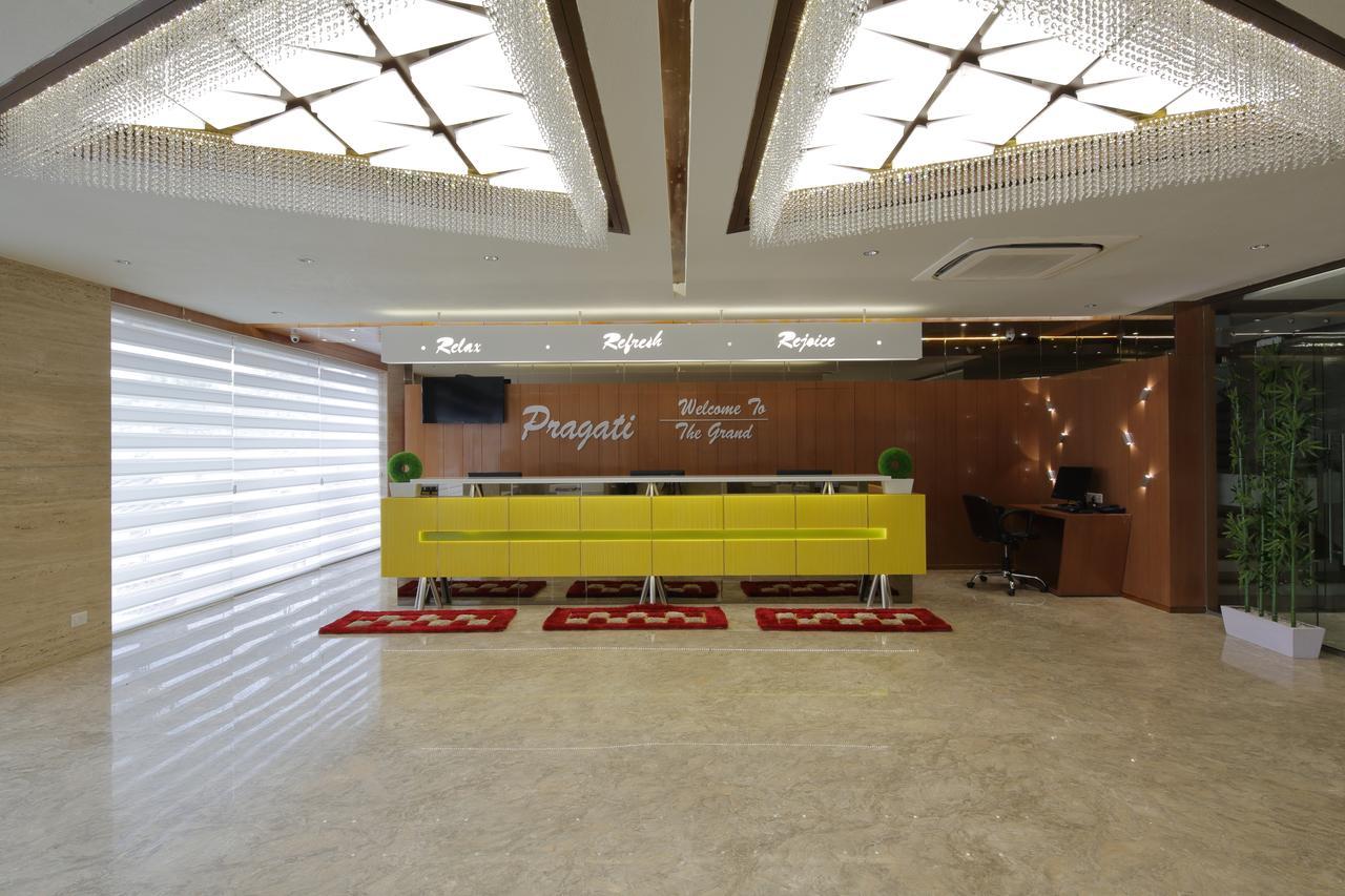Hotel Pragati The Grand Ahmedabad Buitenkant foto