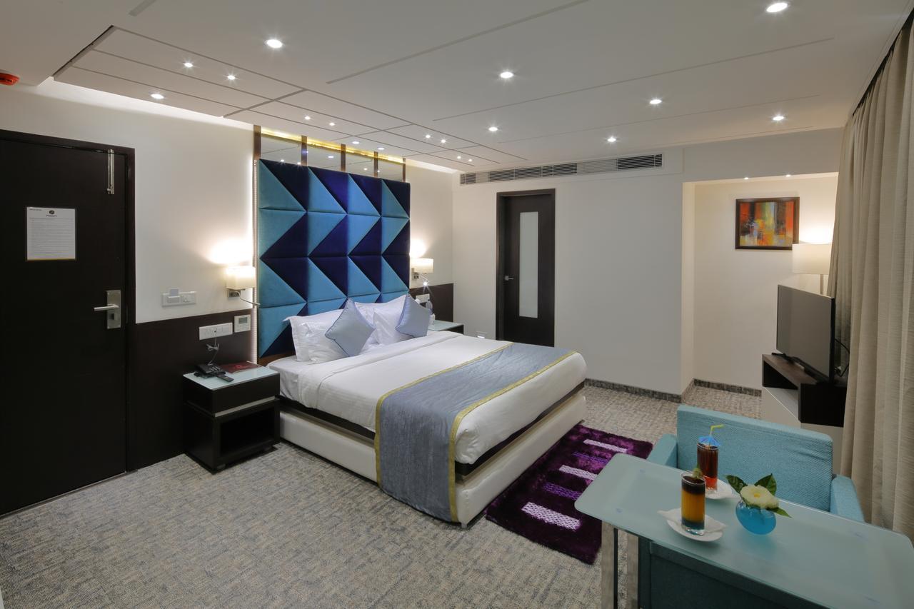 Hotel Pragati The Grand Ahmedabad Buitenkant foto
