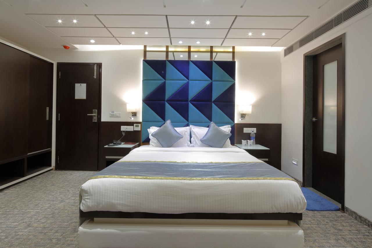 Hotel Pragati The Grand Ahmedabad Buitenkant foto