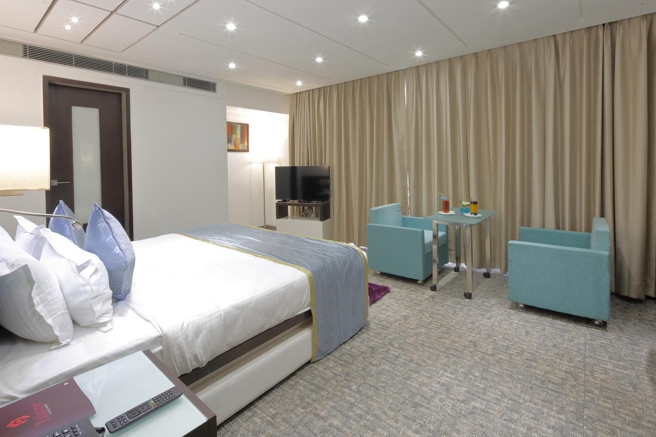 Hotel Pragati The Grand Ahmedabad Buitenkant foto