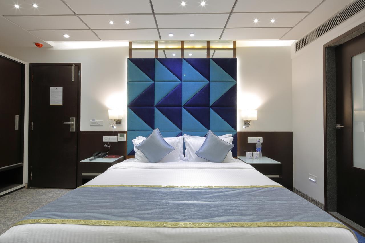 Hotel Pragati The Grand Ahmedabad Buitenkant foto
