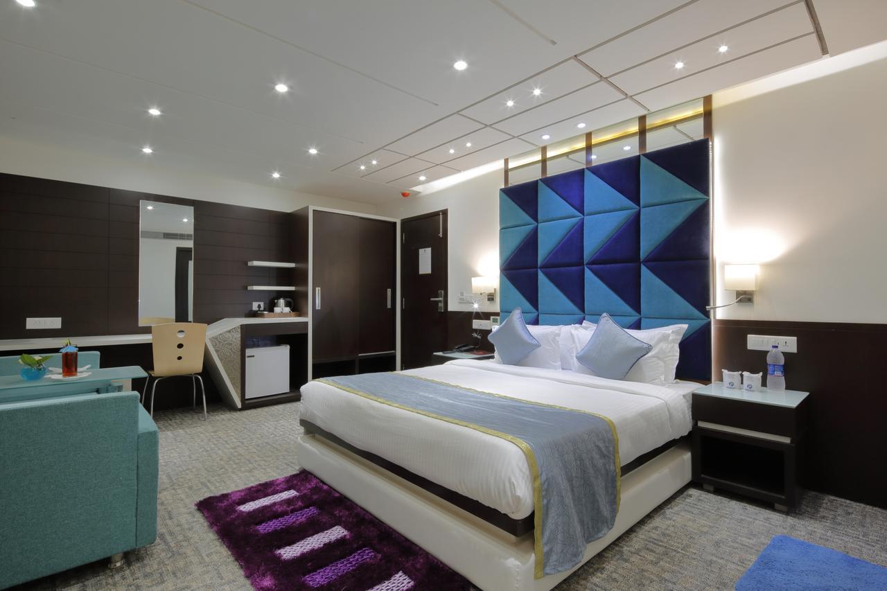 Hotel Pragati The Grand Ahmedabad Buitenkant foto